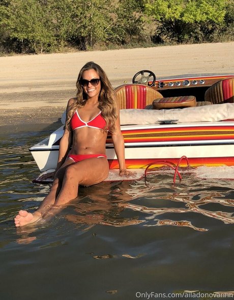 ailadonovannn star pornographic photo
