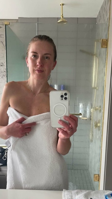 blondefoxsilverfox naked actress image