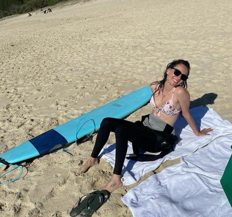 Amy Shark model art galleries