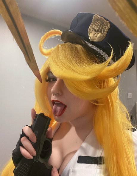 Meowmyks exclusive actress photo