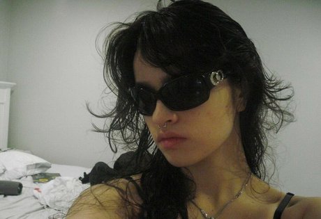 Ari Abdul hot actress pic