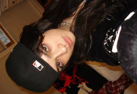 Ari Abdul art model pics