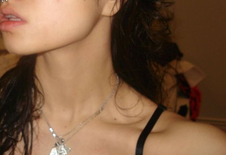 Ari Abdul star sexy image