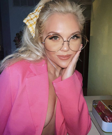 forgetsarah model adult galleries