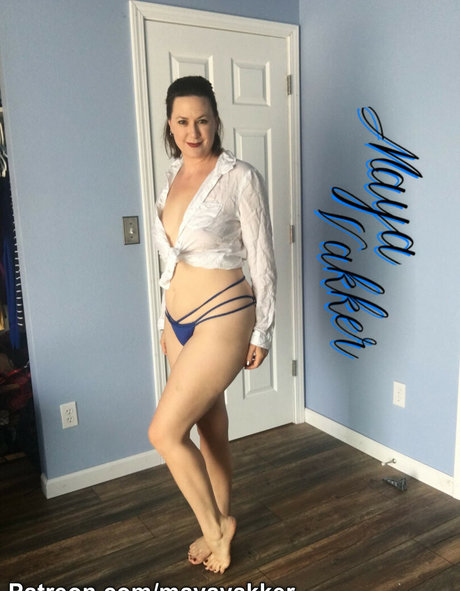 Maya Vakker model top img