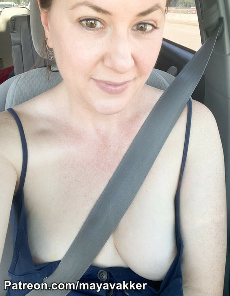 Maya Vakker nude pornstar img