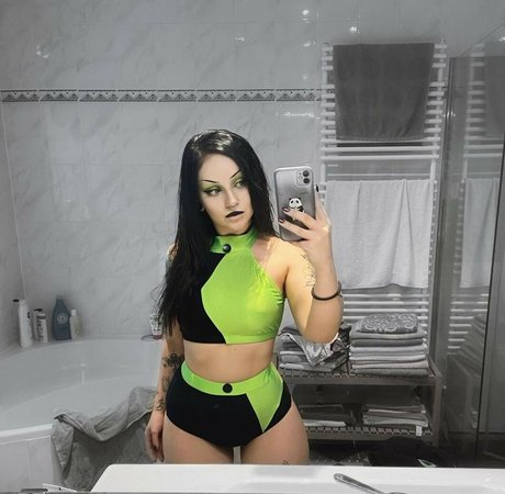 NevernaNoir exclusive model image