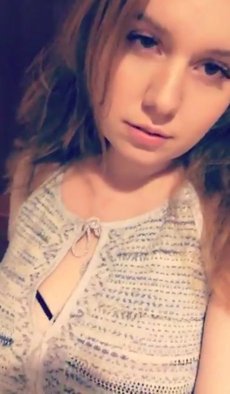 supanintendogirl nude model gallery