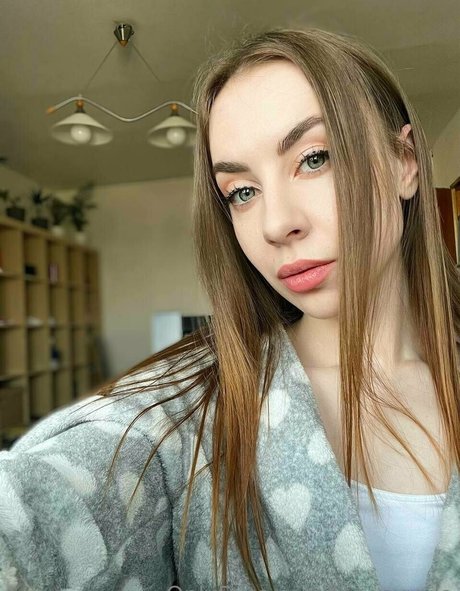 leeeeyyyla star sexy pictures