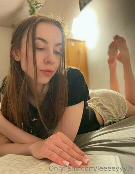 leeeeyyyla perfect star picture