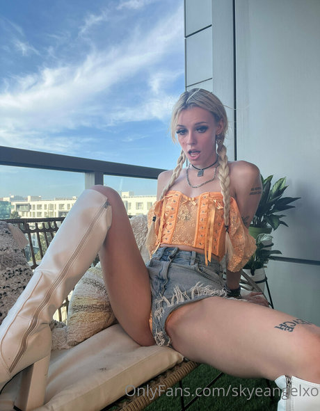 skyeangelxo pornstar art photo