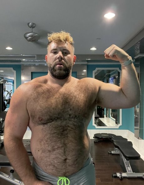 ste3evn naked actress image