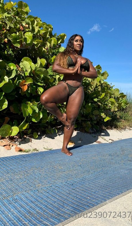 Chanya The Body sexy actress gallery