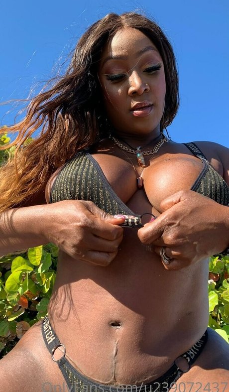 Chanya The Body pornstar sex galleries