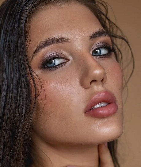 Alina Enero model pictures