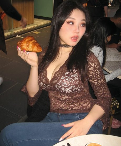 Vicki Mranrr nude star pictures