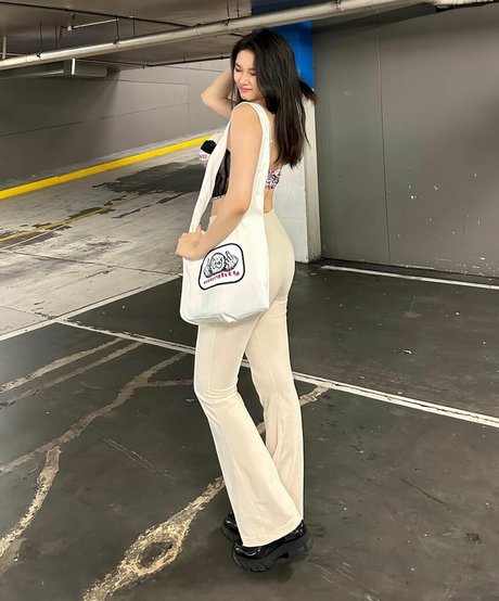 Vicki Mranrr art model gallery