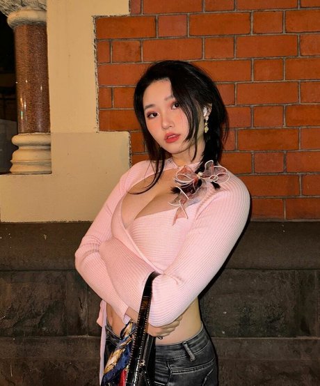 Vicki Mranrr model free pictures