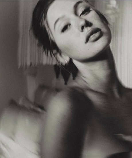 Sarah Waddles nudes model pic