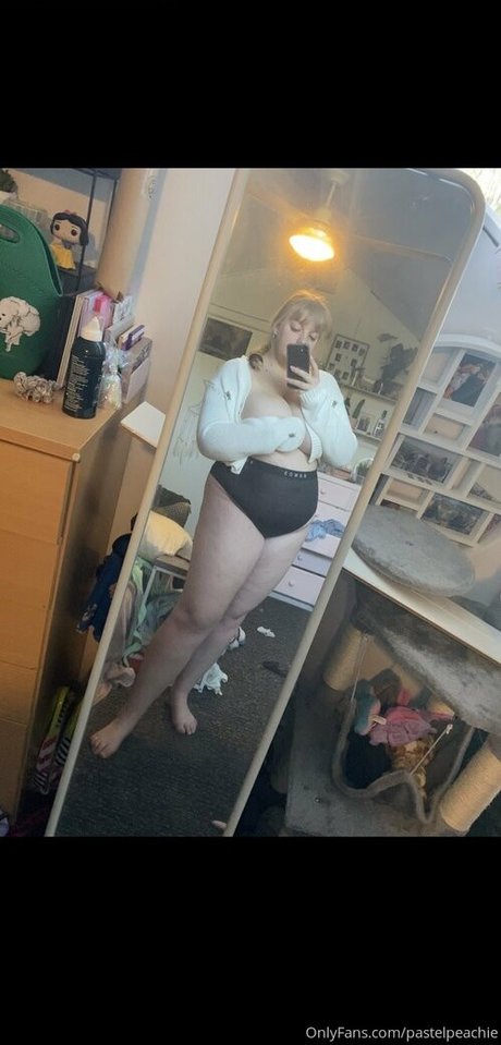 pastelpeachie top model pic