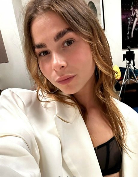 poly luna model sexy pics