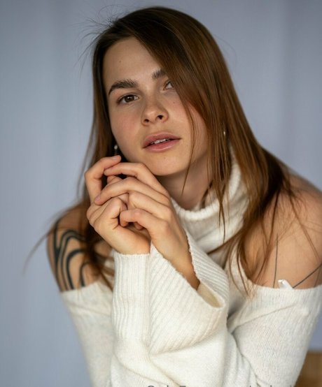 poly luna model free pic