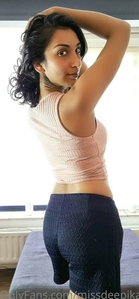 missdeepika star sexy photos