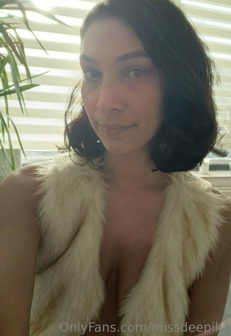 missdeepika model hot photo