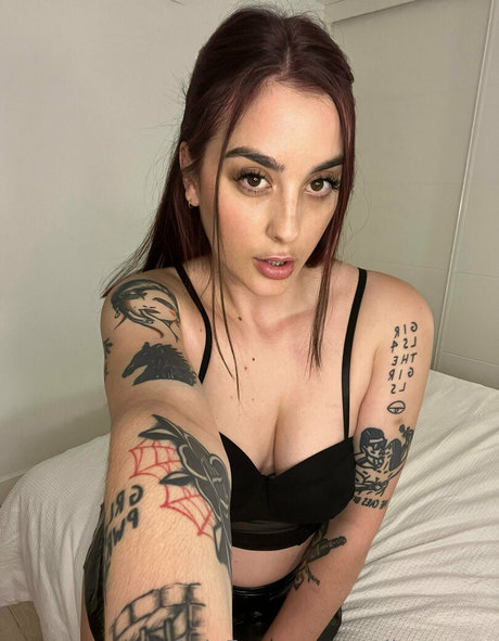 emilyevansx model nude pics