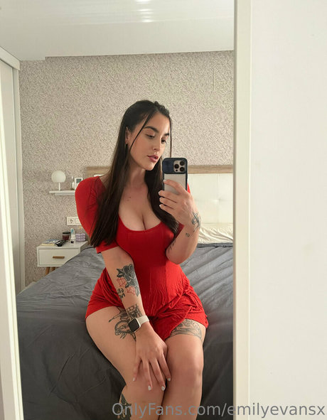 emilyevansx model sexy photo