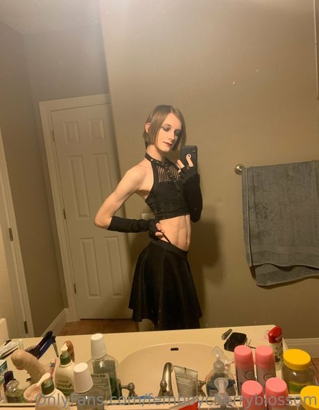 femboycherryblossom high quality model pic