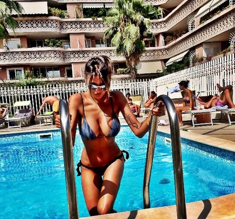 Cristina Buccino pornstar hd pics