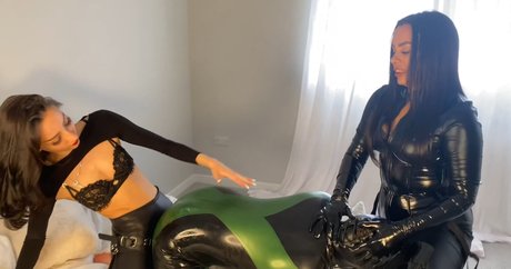 MistressLolitaH Profile pic