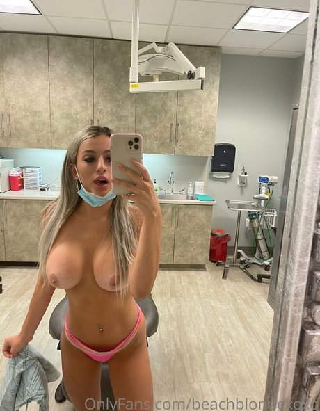 beachblondexoxo adult actress pic