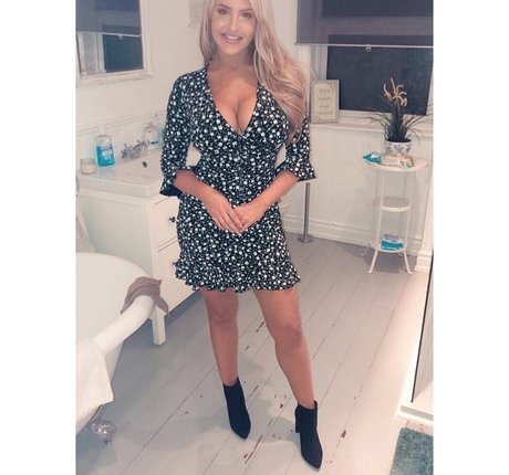 Emma Louise Jones model naked photo