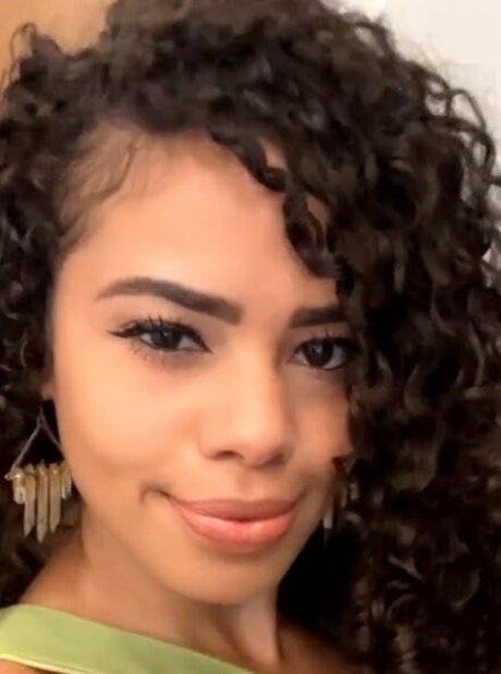 Walessa Munoz nice actress pictures