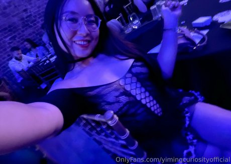 yimingcuriosityofficial art model img