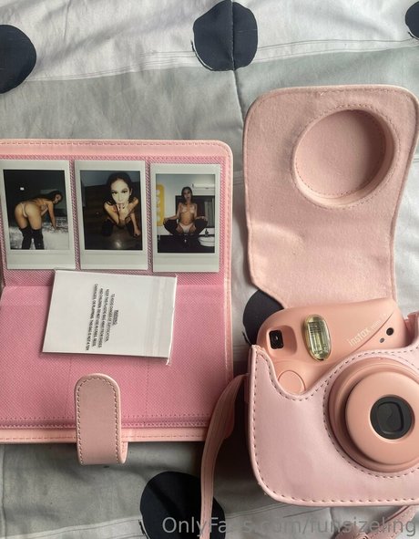 funsizeling model nude photo