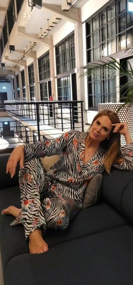 Jo Blythe star top photo