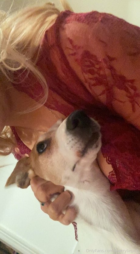 freeryliepink model top img