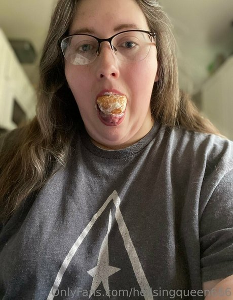 hellsingqueen666 star hot photos