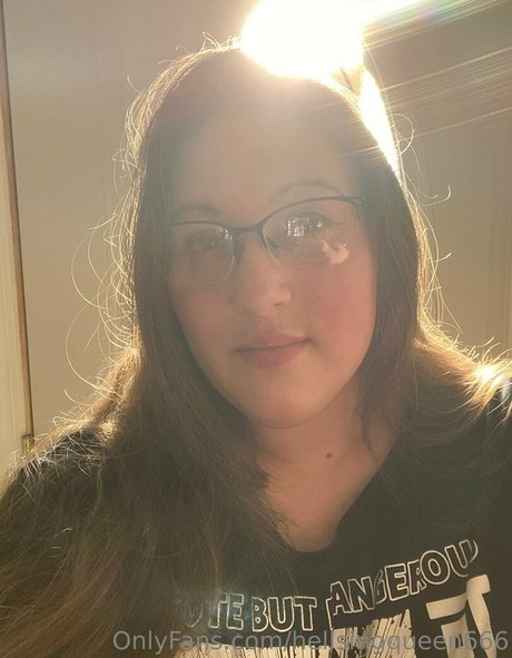 hellsingqueen666 hot model image