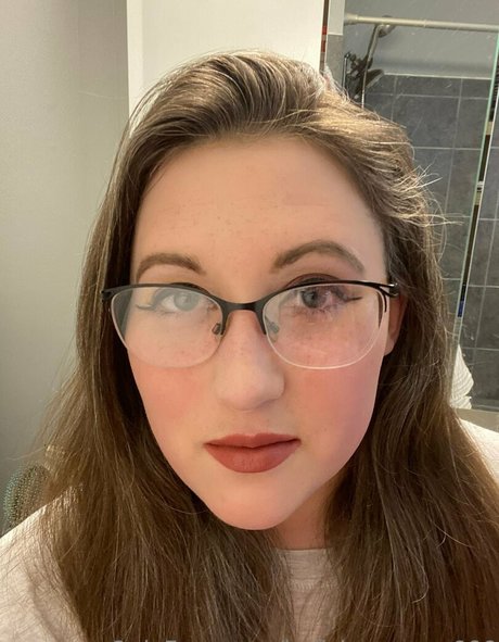 hellsingqueen666 model erotic pic