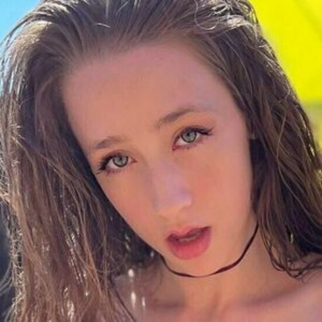 ofchloerose xxx pornstar img