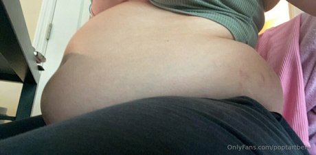poptartbelly erotic model picture