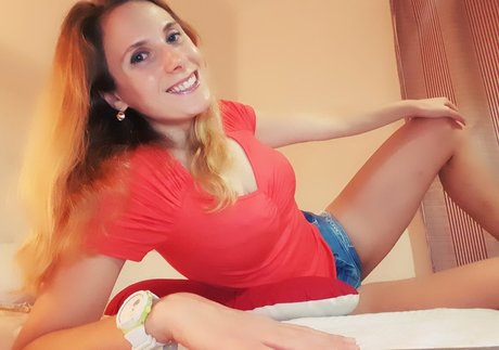 ellyedelweiss naked star img