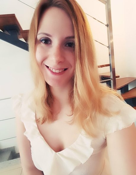 ellyedelweiss model porn photo