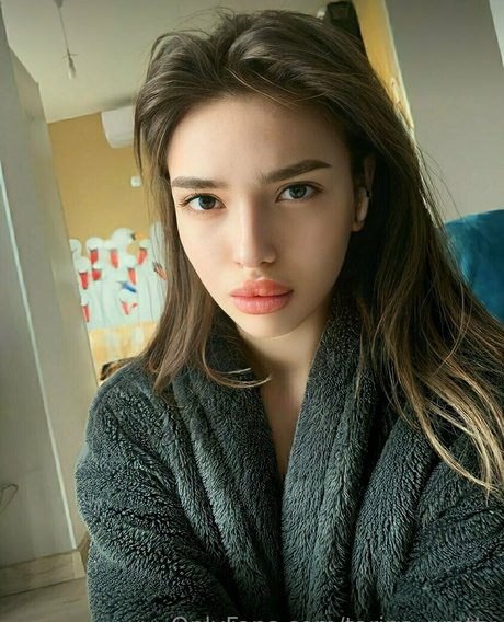 tarina pretty pornographic model pics