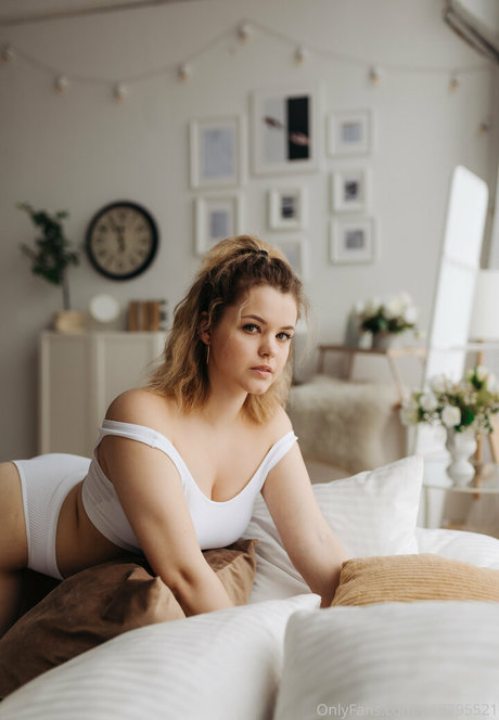 Dianaholiday model sexy pics