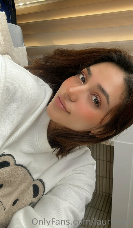 laura99x nude star picture